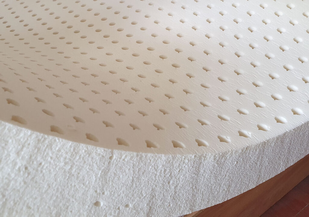 天然乳膠床墊表面可以看到微微的皺摺