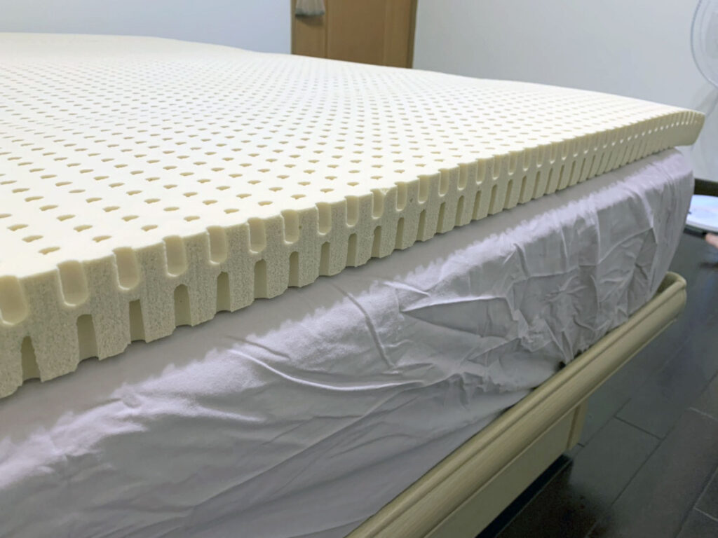 乳膠床墊壽命有多久？看實際照片，這是使用7年的班尼斯天然乳膠床墊