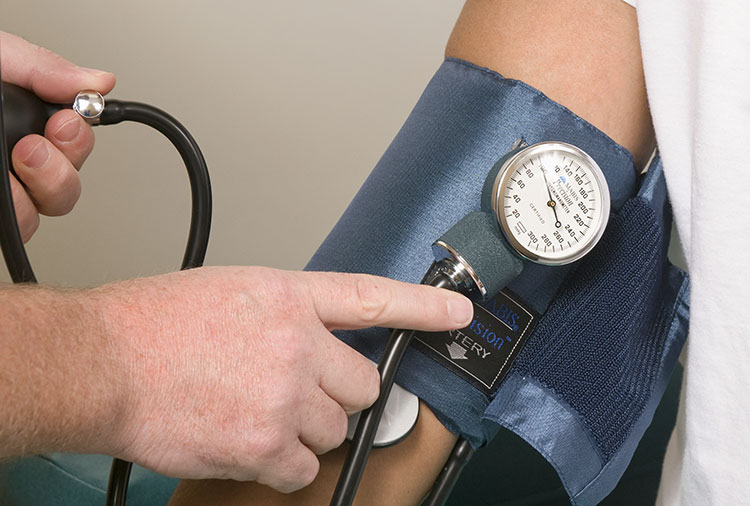 Take blood pressure，如果量過血壓，可能有時會感到手微微刺痛。