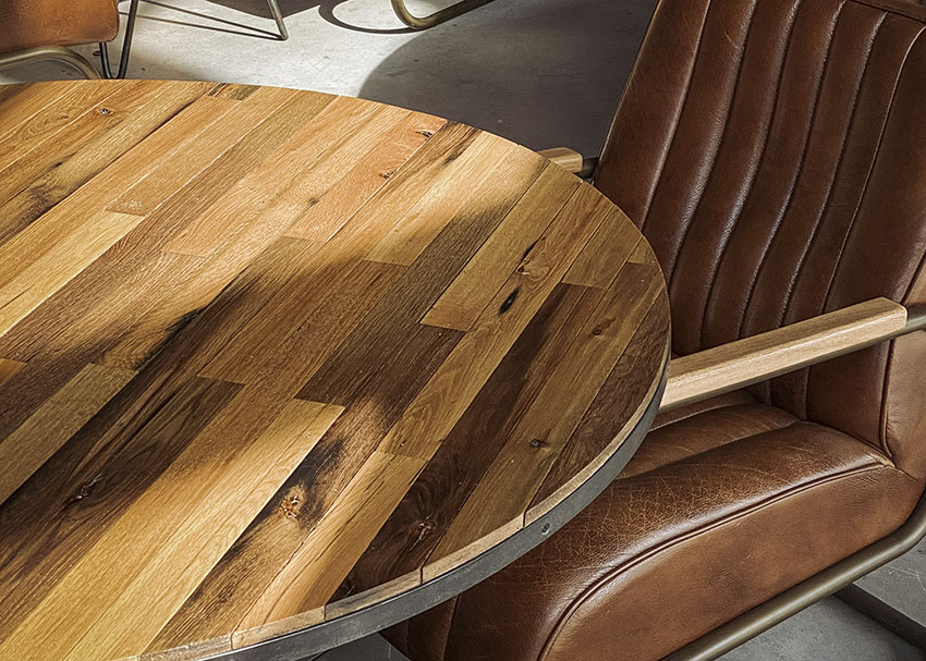 實木板材製造的傢俱有天然紋理與觸感